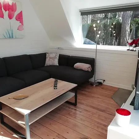 Lauwie 14 Nyaraló *